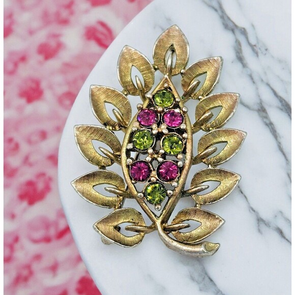 Elegant Estate Brooch Leaf Sprig Summer Pink Green Colorful Gold Tone Jewel Pin - Picture 9 of 9